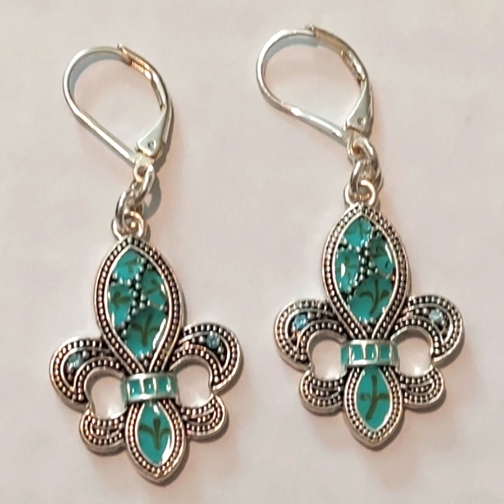 NWOT Earings Pierced Ears Drop Dangle Silver Tone Soft Green Inlay
